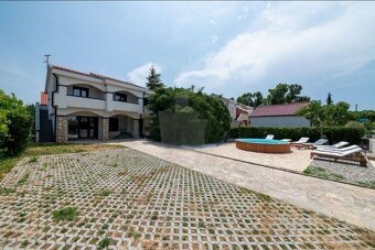 CHORVÁTSKO - Dom so štyrmi apartmánmi 100 m od mora - VRSI,  - 20