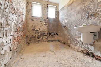 Rodinný dom na rekonštrukciu v obľúbenej lokalite Dolné Kočk - 20