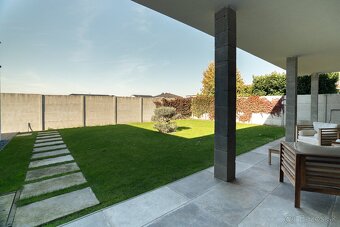 Moderný inteligentný bungalov s fotovoltaikou. - 20