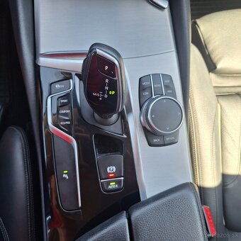 BMW Rad 5 Touring 520d xDrive A/T Sport Line TOP CENA - 20