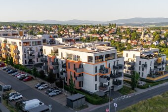 3 izb. BYT v novostavbe 2x balkón a 2x garážové park. miesto - 20