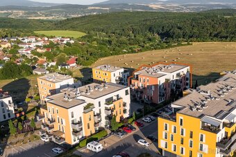 3 izb. BYT v novostavbe 2x balkón a 2x garážové park. miesto - 20