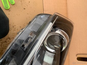 SVeTLA XENONY LED PRAVy LEVY SKODA RAPID Lift - - 20