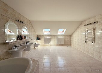 Na predaj krásny Rodinný dom,Trenčín-Zlatovce, pozemok 900m2 - 20