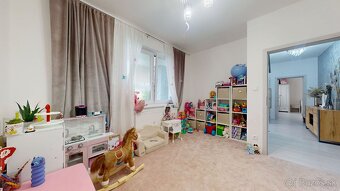 🏡 Nadštandardný 4-izbový rodinný dom s bazénom, zimnou teras - 20