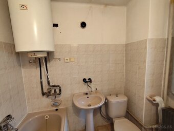 Predám rodinný dom - Hlohovec, rovinatý pozemok - 20
