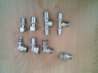 policky, stol,umyvadlo,stolik,sokel,garniza, - 20