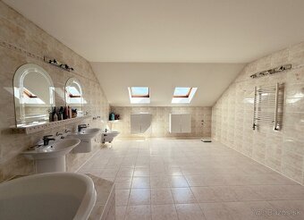 Na predaj Rodinný dom,Trenčín-Zlatovce, krásny pozemok 900m2 - 20