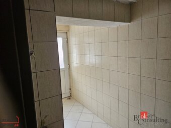 Ponúkame na predaj polyfunkčný objekt v oblízkosti miest Lev - 20