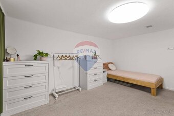 PREDAJ : REZERVOVANÉ - 4 izb. Rodinný dom 185 m2, kompletná  - 20