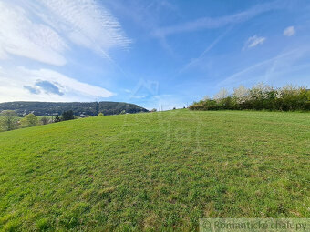 Dom na výnimočnom pozemku o rozlohe 15975m2 s prekrásnym v - 20