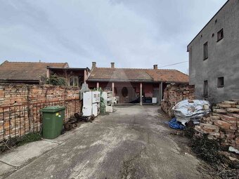 Priestranný 4-izbový dom s vedľajšou budovou Gabčíkovo - 20