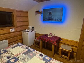 Rekreačná chata s vnútorným a vonkajším wellnessom - 20