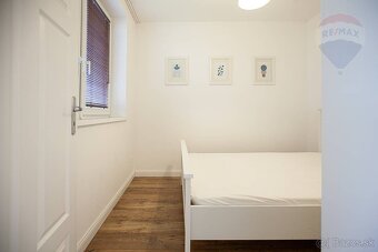 Na predaj 5-izbový rodinný dom v Sološnici - 20