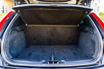 Volvo V40 D3 2.0L 150k Momentum - 20