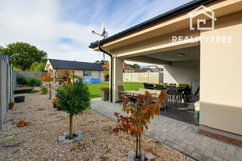 Na predaj 4- izbový rodinný dom s dvojgarážou a záhradným do - 20