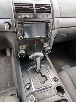 Volkswagen Touareg 2.5 R5 TDI – 4x4, rok 2005 AUTOMAT - 20