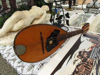 grafiky Levíc, mandolína, socha, vínna sada - 20