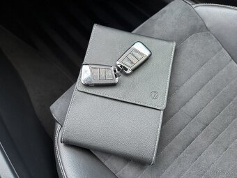 Volkswagen Passat Variant 2.0 TDI DSG R-Line - 20
