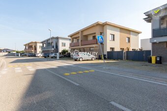 HALO reality - Predaj, trojizbový byt Slovenský Grob, Malý R - 20