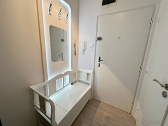 1 izb. A. MRÁZA - pri hoteli Bratislava- Ružinov-IHNEĎ VOĽNY - 20