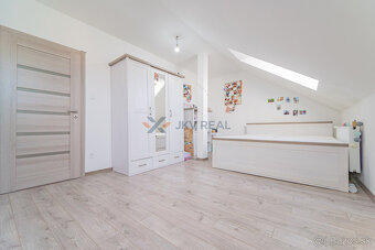 3D Obhliadka Veľký RD s bazénom priamo v Nových Zámkoch - 20