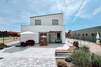 | Moderná novostavba Rodinného domu s krásnym pozemkom v Zál - 20