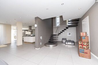 Luxusná 6-izbová vila s wellness centrom, bazénom a hosťovsk - 20