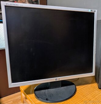 Predám PC s Windows 11 Pro verzii 25H2 SK + WiFi karta - 20