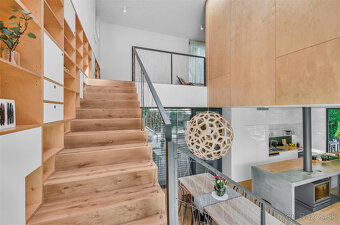 Moderný dom ukrytý za nenápadným vizuálom z ulice - 20