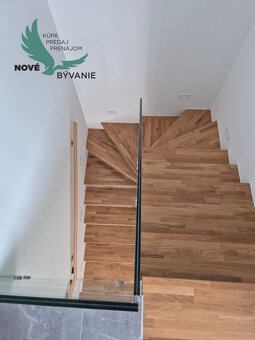 Novostavba domu s bazénom a výhľadom na more v Chorvátsku na - 20