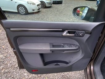 VW Touran 1.4 TSI 103 kW Highline 2010 xenony tažné serviska - 20