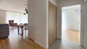Predaj 3-izbový apartmán 81 m2, balkón 18 m2, výťah, garážov - 20