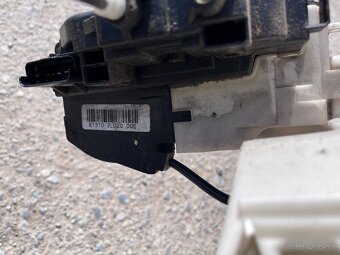 Hyundai i30 Combi 07-12 zadné pravé svetlo, mechanizmus okna - 20