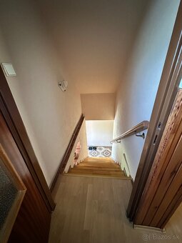 Rodinny dom s pozemkou v Okoci - 20