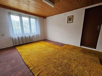 PREDAJ: Priestranný 2-generačný rodinný dom s potenciálom a  - 20