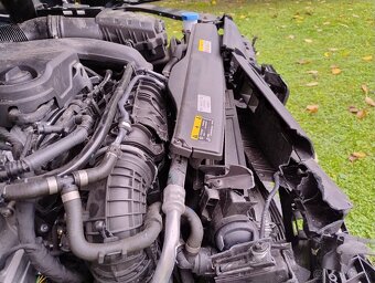 VW Touran 1.5 TSI havarovaný - 20