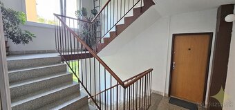 REZERVOVANÉ - Exkluzívne na predaj čiastočne prerobený 2 izb - 20