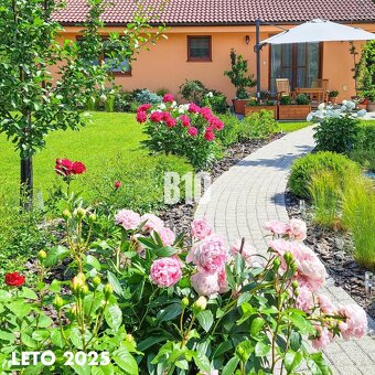 RODINNÝ DOM S ÚŽASNÝM SÚKROMÍM, VEĽKORYSÝM POZEMKOM A MODERN - 20