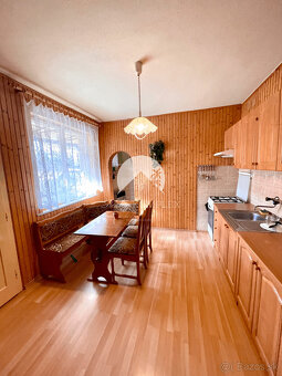 Reality KOMPLEX s.r.o. Vám ponúka priestranný rodinný dom s  - 20