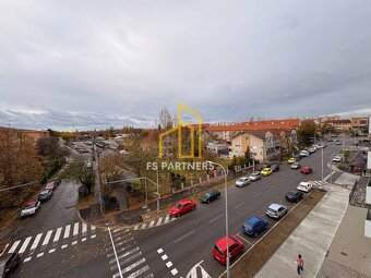 Predaj priestranného 5-izbového bytu v centre Komárna – Pető - 20