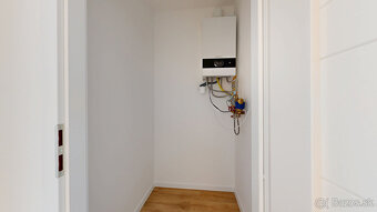 POLIANKY / Priestranný 3-izbový byt s loggiou a kuchynskou l - 20