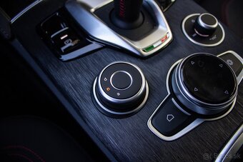 Alfa Romeo Stelvio - 20