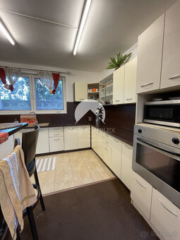 LEN U NÁS Reality KOMPLEX s.r.o. Vám ponúka 6-izbový r - 20