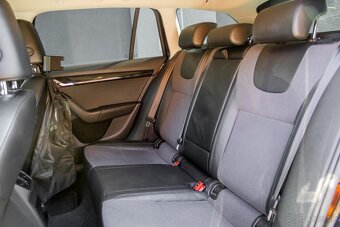 Škoda Octavia Combi 2.0 TDI Style DSG - 20