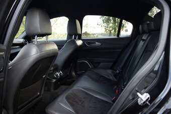 Alfa Romeo Giulia 2.0 AWD VELOCE Ti Q4 / AJ NA SPLÁTKY / - 20