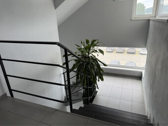 Prenájom samostatného kancelárskeho traktu 230m² v časti Bra - 20