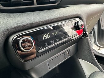 Toyota Yaris Hybrid 1.5 VVT-i Style 30 tisic km - 20