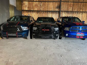DODGE RAM 5.7 HEMI 4X4 model roku 2015 - 20