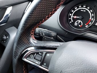 Škoda Octavia Combi 2.0 TDI DPF RS DSG - 20